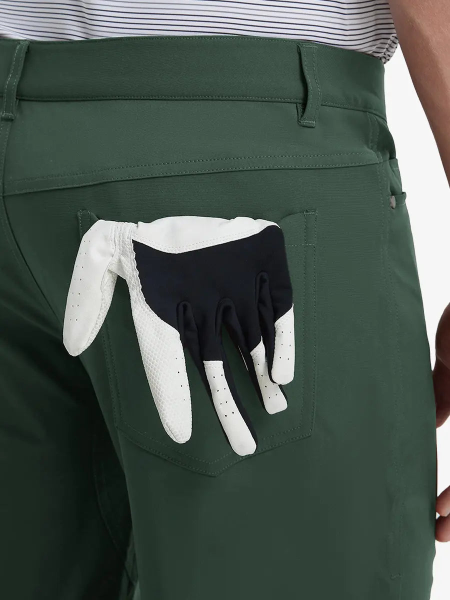 Back pocket with glove in Stretch Plain Everyday Pants, functional and relaxed – OLIVE GREEN