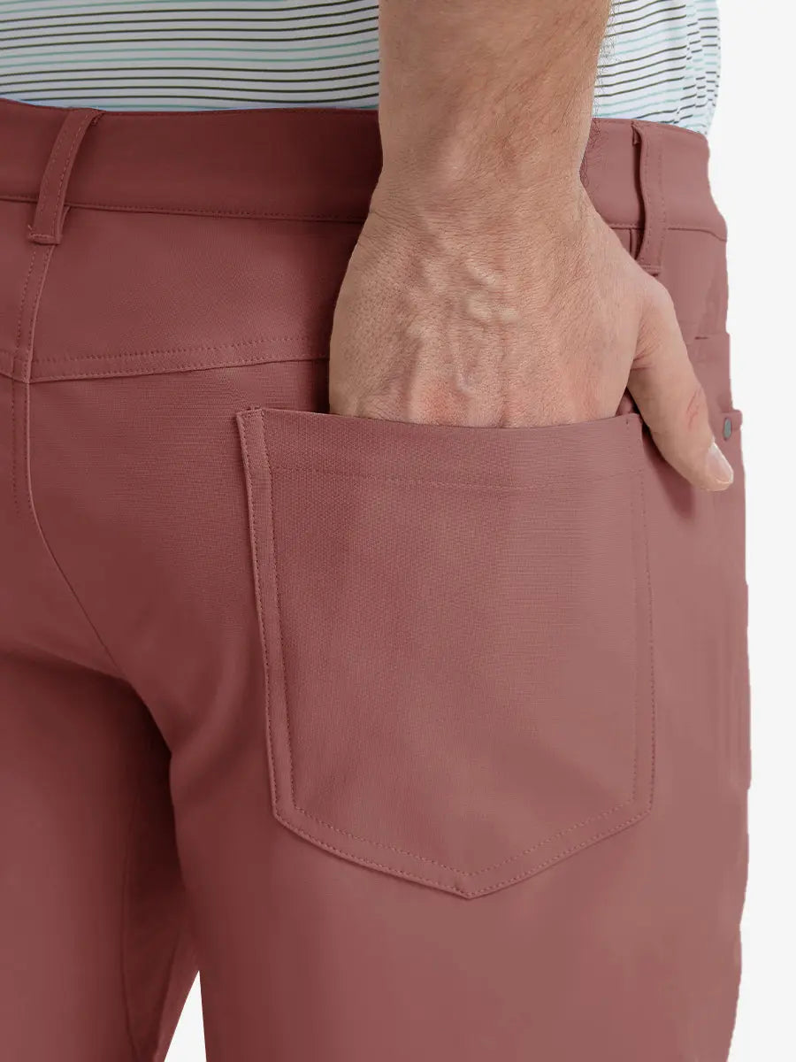 Back pocket with glove in Stretch Plain Everyday Pants, functional and relaxed – CRANBERRY
